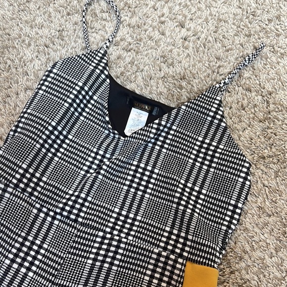 Beautiful yellow and b/w patterned jumpsuit🌻 - Picture 3 of 8